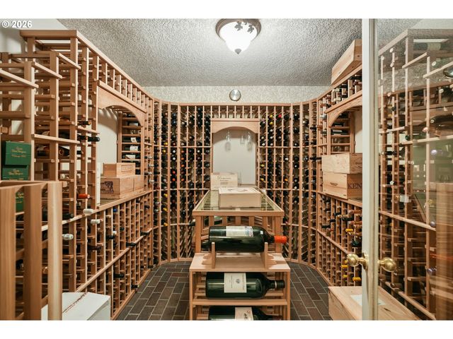 13616 Nw GLENDOVEER Dr, Portland, OR 97231