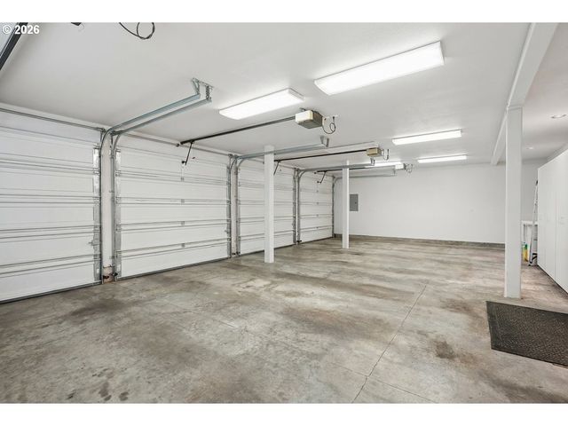 13616 Nw GLENDOVEER Dr, Portland, OR 97231