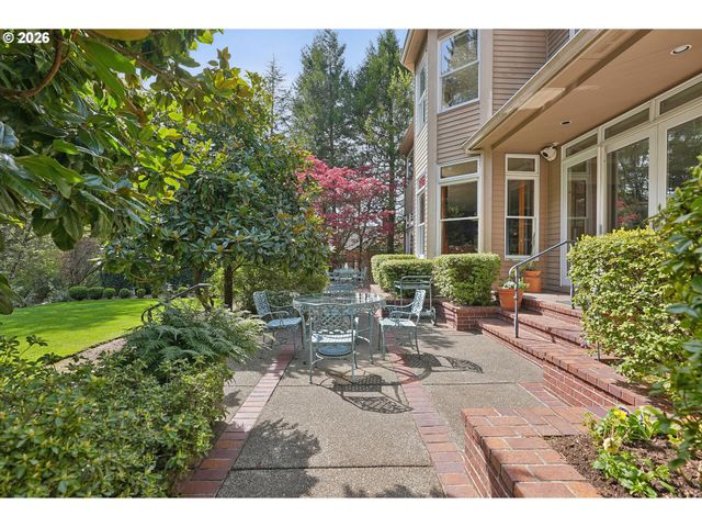 13616 Nw GLENDOVEER Dr, Portland, OR 97231