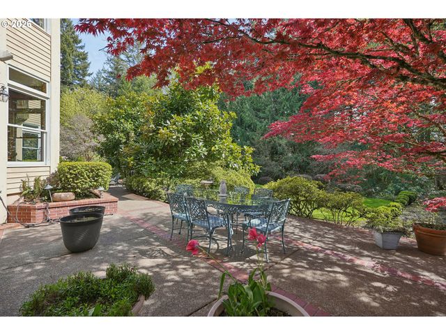 13616 Nw GLENDOVEER Dr, Portland, OR 97231