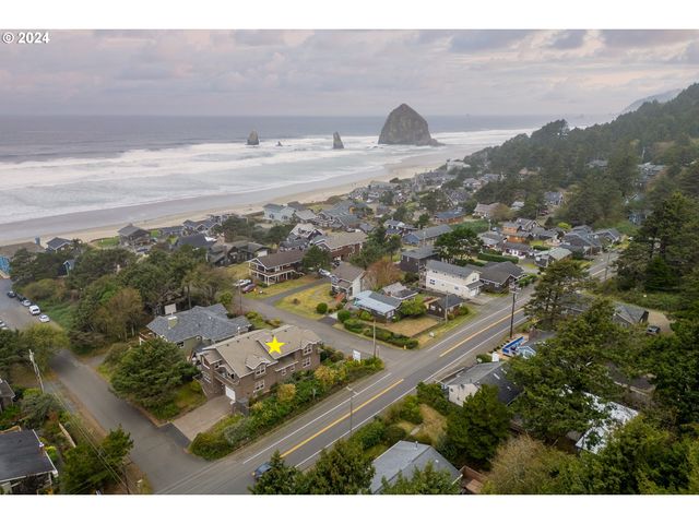 131 W NEBESNA St, Cannon Beach, OR 97110
