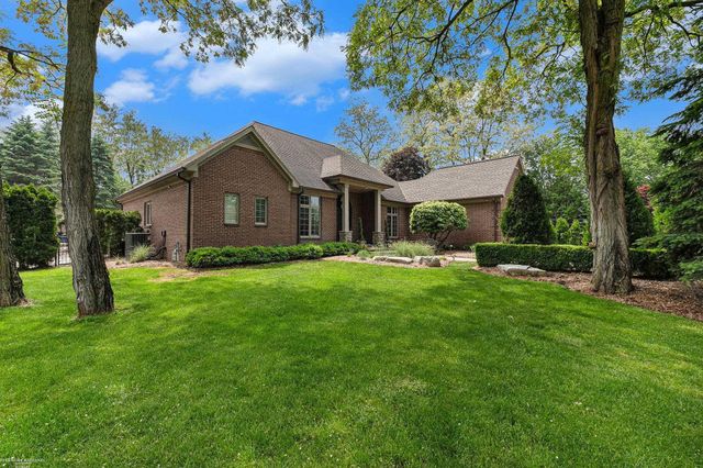 1200 Iroquois Trail, Oxford Twp, MI 48371
