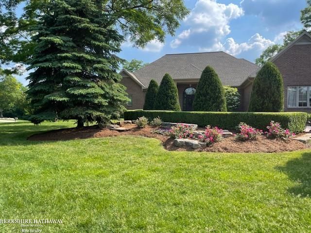 1200 Iroquois Trail, Oxford Twp, MI 48371