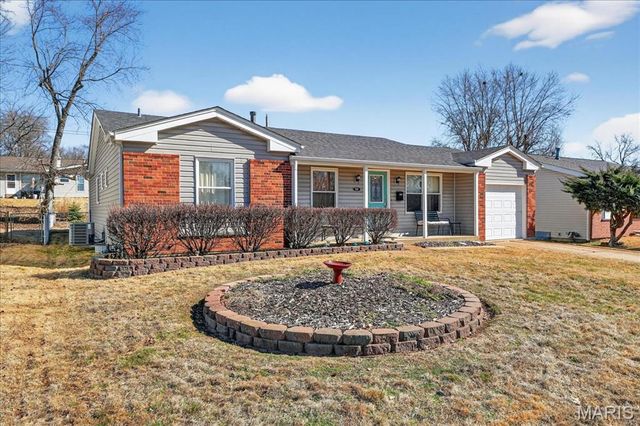 909 Townhouse Lane, Hazelwood, MO 63042