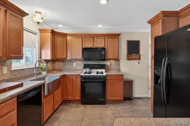 909 Townhouse Lane, Hazelwood, MO 63042