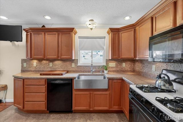 909 Townhouse Lane, Hazelwood, MO 63042