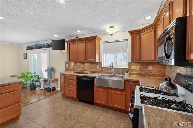 909 Townhouse Lane, Hazelwood, MO 63042