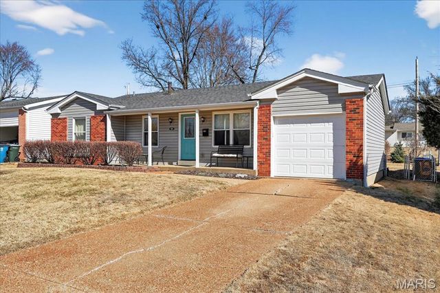 909 Townhouse Lane, Hazelwood, MO 63042