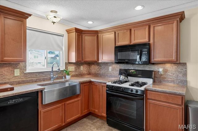 909 Townhouse Lane, Hazelwood, MO 63042