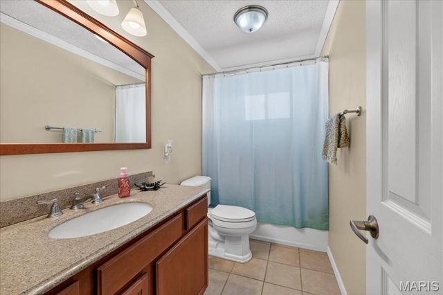 909 Townhouse Lane, Hazelwood, MO 63042