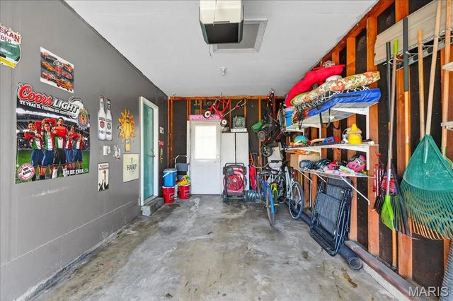 909 Townhouse Lane, Hazelwood, MO 63042