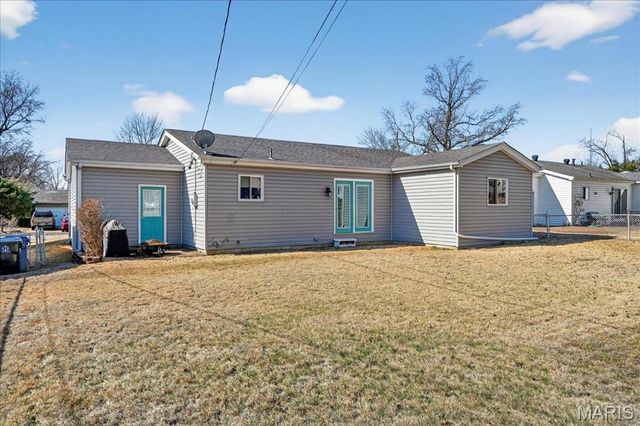 909 Townhouse Lane, Hazelwood, MO 63042