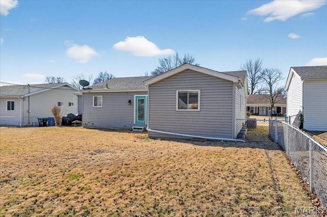 909 Townhouse Lane, Hazelwood, MO 63042