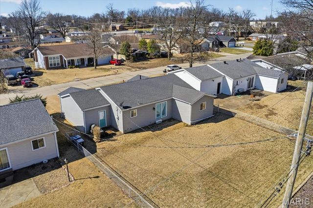 909 Townhouse Lane, Hazelwood, MO 63042