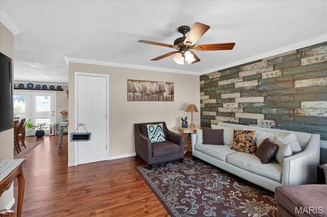 909 Townhouse Lane, Hazelwood, MO 63042