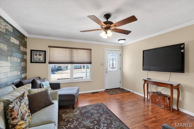 909 Townhouse Lane, Hazelwood, MO 63042