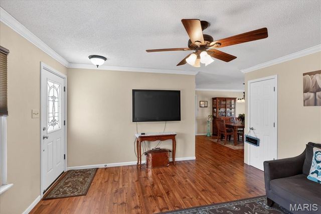 909 Townhouse Lane, Hazelwood, MO 63042