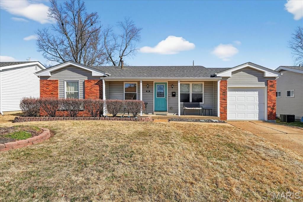 909 Townhouse Lane, Hazelwood, MO 63042