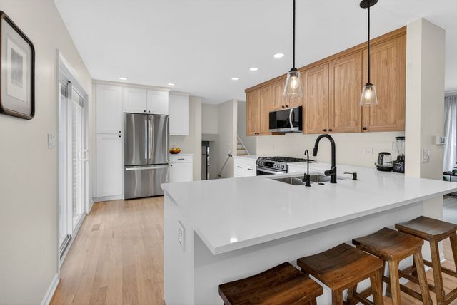 8632 Clifford Drive, Darien, IL 60561