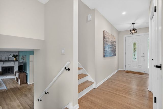 8632 Clifford Drive, Darien, IL 60561