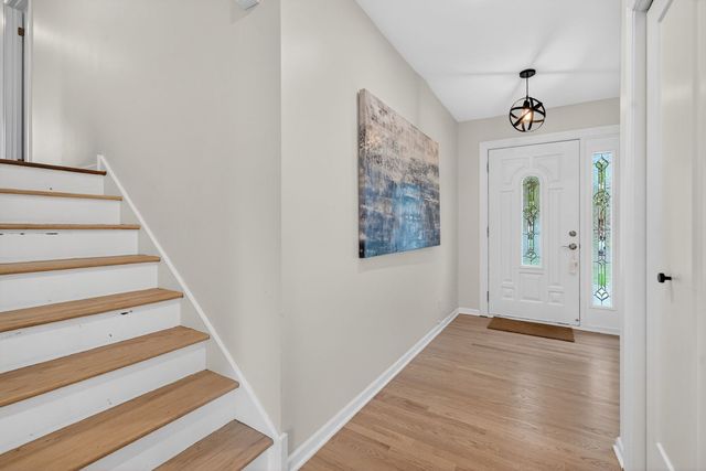 8632 Clifford Drive, Darien, IL 60561