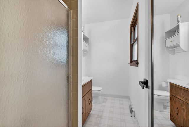8632 Clifford Drive, Darien, IL 60561
