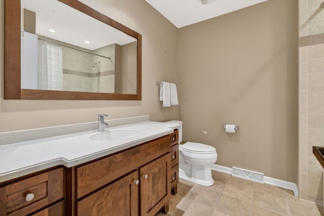 8632 Clifford Drive, Darien, IL 60561