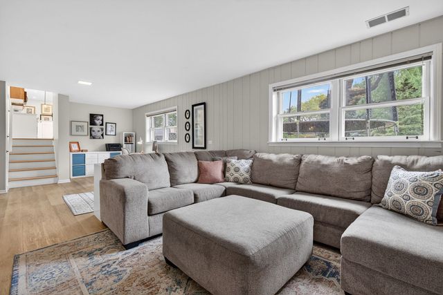 8632 Clifford Drive, Darien, IL 60561