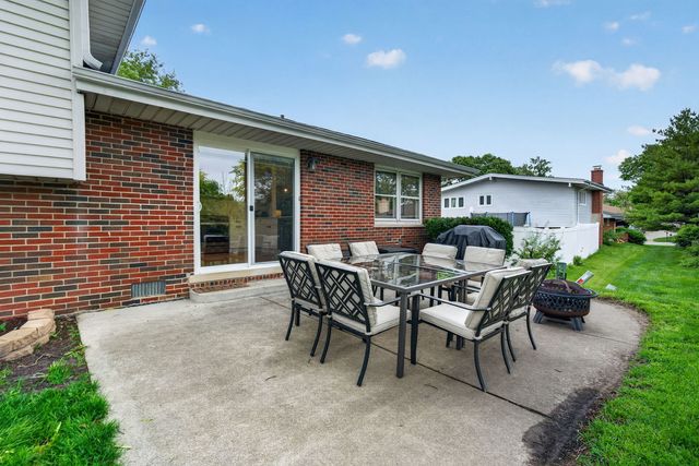 8632 Clifford Drive, Darien, IL 60561