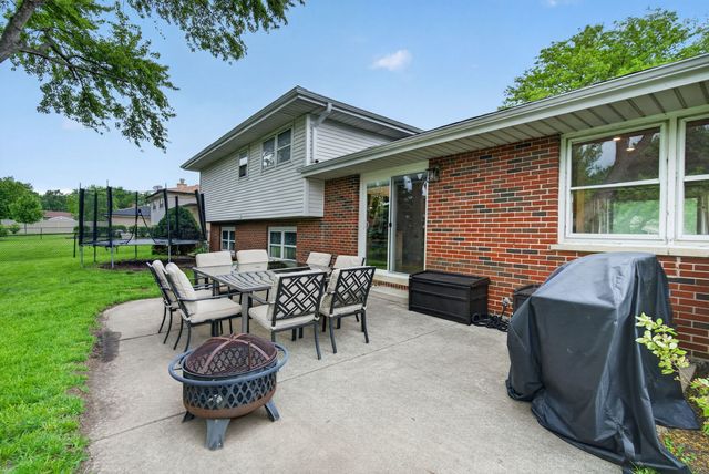 8632 Clifford Drive, Darien, IL 60561