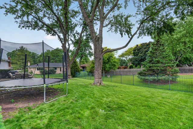 8632 Clifford Drive, Darien, IL 60561