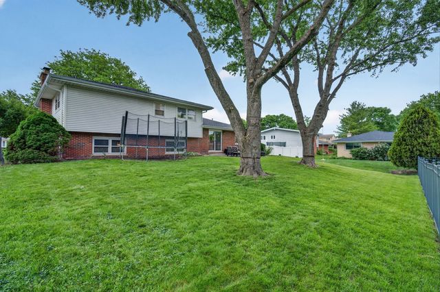 8632 Clifford Drive, Darien, IL 60561
