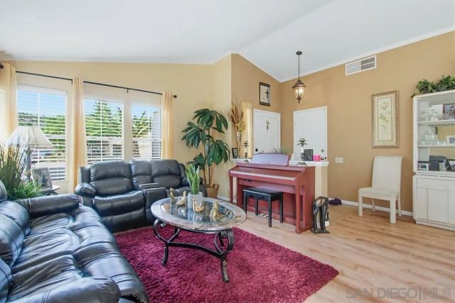 2170 Shadetree Ln, Escondido, CA 92029