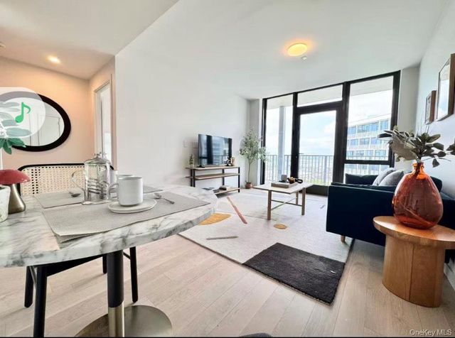 131-02A 40 Road 17I, Flushing, NY 11354