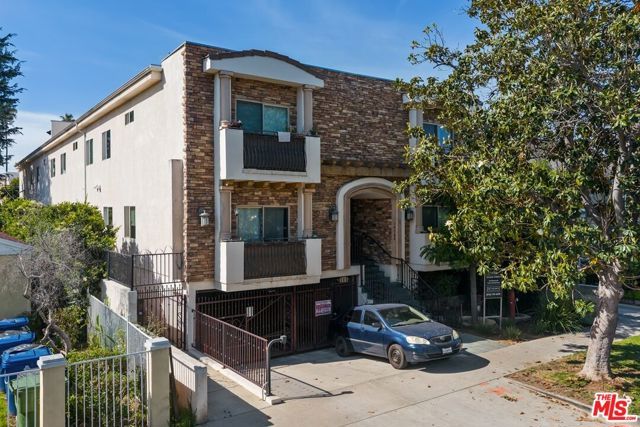14764 Sylvan Street, Van Nuys (los Angeles), CA 91411
