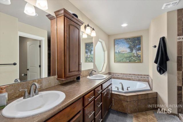 3707 North 2455 East, Twin Falls, ID 83301