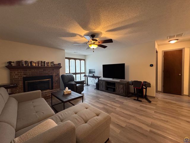 3039 SW Maupin Ln Apt 204, Topeka, KS 66614