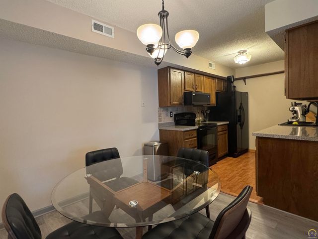 3039 SW Maupin Ln Apt 204, Topeka, KS 66614