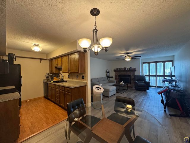 3039 SW Maupin Ln Apt 204, Topeka, KS 66614