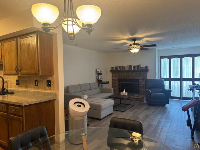 3039 SW Maupin Ln Apt 204, Topeka, KS 66614