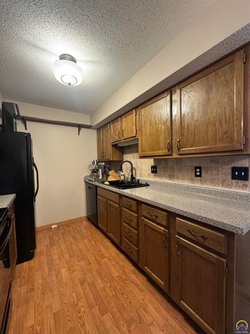 3039 SW Maupin Ln Apt 204, Topeka, KS 66614