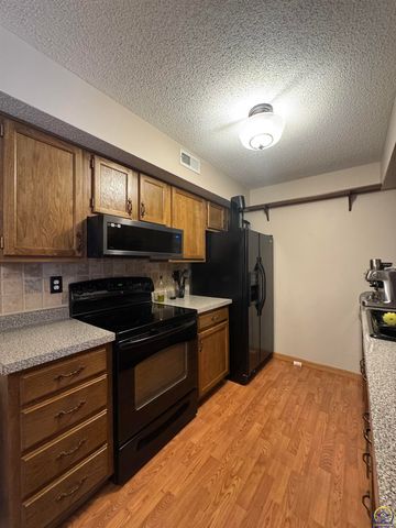 3039 SW Maupin Ln Apt 204, Topeka, KS 66614