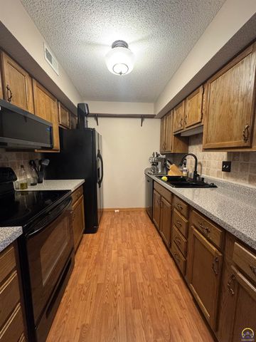 3039 SW Maupin Ln Apt 204, Topeka, KS 66614