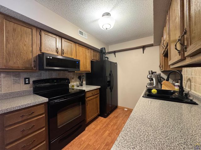 3039 SW Maupin Ln Apt 204, Topeka, KS 66614