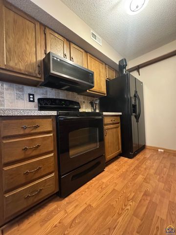 3039 SW Maupin Ln Apt 204, Topeka, KS 66614