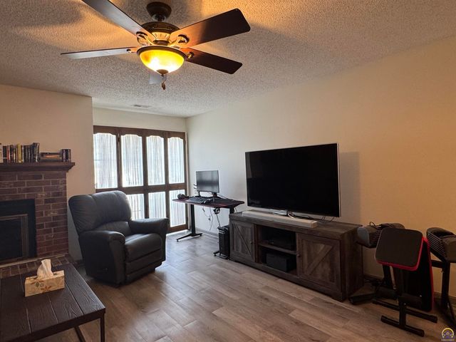 3039 SW Maupin Ln Apt 204, Topeka, KS 66614