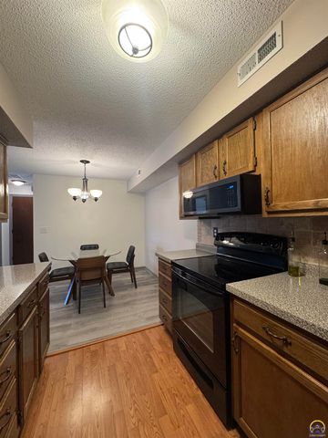 3039 SW Maupin Ln Apt 204, Topeka, KS 66614