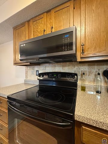 3039 SW Maupin Ln Apt 204, Topeka, KS 66614