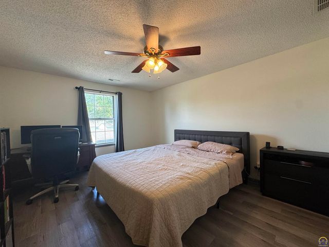 3039 SW Maupin Ln Apt 204, Topeka, KS 66614
