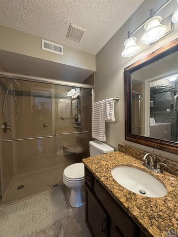 3039 SW Maupin Ln Apt 204, Topeka, KS 66614